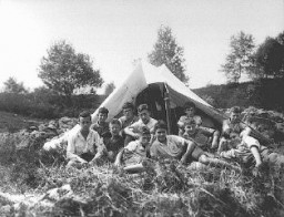 La Unión de Soldados Judíos del Frente del Reich organizaba campamentos de verano y actividades deportivas para los niños judíos. Alemania, entre 1934 y 1936.