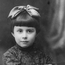 Retrato tomado en 1935 a Anna Glinberg, una niña judía de tres años de edad, que más tarde fue asesinada durante la ejecución masiva perpetrada en Babi Yar.