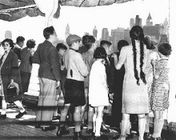 Groupe d’enfants réfugiés juifs allemands arrivant à New-York. New-York, Etats-Unis, 3 juin 1939.