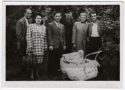 Group portrait of Jewish displaced persons (DPs) in the Leipheim DP camp.
From left to right are an unidentified couple, Rubin Kaplan, Zalman Kaplan (cousin), Dwora (cousin) and her husband Eli Flaks, and their infant, Pearl.