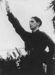 Horia Sima, leader of the Iron Guard and deputy prime minister of the Romanian government in 1940. Bucharest, Romania, 1940.
In this image, Horia Sima salutes his supporters during a ceremony commemorating the deaths of Ion Mota and Vasile Marin, Iron Guardsmen who were killed in the Spanish Civil War.