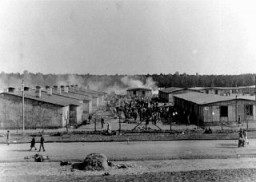Widok obozu Bergen-Belsen. Zdjęcie to zostało zrobione po wyzwoleniu obozu. Bergen-Belsen, Niemcy, po 15 kwietnia 1945 r.