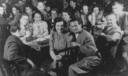 اللاجؤون من "ألمانيا النازية" على متن سفينة "سانت لويس" في طريقها إلى كوبا. رفض دخول الركاب إلى كوبا والولايات المتحدة، واضطرارهم إلى العودة إلى أوروبا عام 1939.