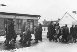 Judíos checos deportados desde Bauschovitz al ghetto de Theresienstadt. Checoslovaquia, entre 1941 y 1943.