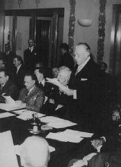 Myron Taylor, délégué américain à la Conférence d’Evian, plaide pour la création d’un comité intergouvernemental pour faciliter l’émigration juive. Evian-les-Bains, France, 15 juillet 1938.