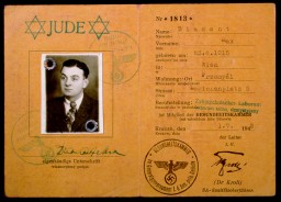 Max Diamant obtained this identity card from the German health department located in Krakow (Krakau), occupied Poland, in July 1942. This view shows the interior pages, which identify him as a Jew and detail his personal information, such as occupation (dental assistant), birthdate (June 23, 1915), birthplace (Vienna), and current address in Przemysl, Poland.