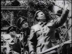 Yugoslavya'da dağlara gizlenmiş karargahında, Yugoslav Komünist partizan hareketi başkanı Mareşal Tito (Josip Broz), kuvvetlerini savaşa hazırlıyor. Kadınlar Müttefik devletler tarafından erzak atmak için kullanılan ipek paraşütleri bandaj olarak yararlanmak üzere topluyor. Partizanlar sıraya girip, Almanlara karşı savaşmaya hazırlanıyorlar. 1943'te Yugoslavya'da meydana gelen partizan savaşının en üst noktasında, Tito'nun partizanları 35 Mihver bölüğüyle çatışmaya girdi. Bu bölükler, Tito'nun müdahalesi olmasaydı, İtalya ya da doğu cephelerinde kullanılacaktı.