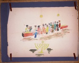 نقاشی کودکان که یهودیان را در حال برگزاری عید هانوکا نشان می دهد. این نقاشی را احتمالاً میشائیل یا مارییتا گرونباوم در ترزین اشتاد کشیده است. مادرشان اندکی پس از آزادسازی اردوگاه، این نقاشی را در یک آلبوم چسباند. ترزین اشتاد، چکوسلواکی، حدود سال 1943.