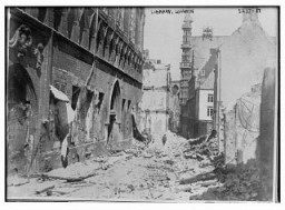 Az I. világháború során elpusztított louvaini könyvtár romjai. Louvain, Belgium, kb. 1914–1915