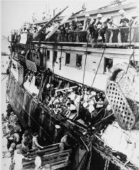 British military personnel (upper deck) aboard the Exodus 1947 refugee ship, whose Jewish passengers were then forcibly returned to Europe. Haifa, Palestine, July 1947.