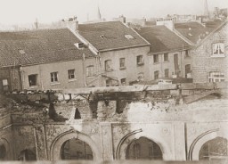 Veduta della vecchia sinagoga di Aquisgrana dopo la sua distruzione nella Kristallnacht. Aquisgrana, Germania, foto scattata all’incirca il 10 novembre 1938.