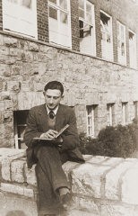 Gerd Zwienicki studies outside the Würzburg Jewish teachers seminary shortly before it was closed down on Kristallnacht. Würzburg, Germany, 1938.