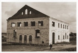 Exterior of the destroyed synagogue of Mir. This photograph was taken in 1946. 
 