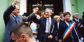 Elie Wiesel with President Ion Iliescu in Sighet following the presentation of the Final Report of the International Commission on ...