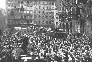 A crowd listening to Julius Streicher during the Beer Hall Putsch