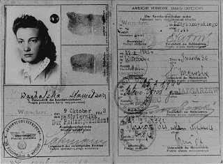 Vladya Meed'in Varşova'nın Aryan bölümünde 1940–1942 arasında Yahudi direnişçilere silah kaçırmak ve Yahudilerin gettodan kaçmasına yardım etmek için kullandığı “Aryan” kimlik kartı tipi