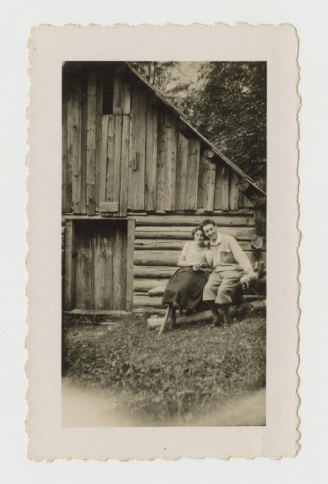 Klara Taussig and Ernst Brecher on an outing in the Austrian countryside