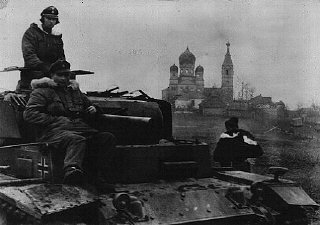 Soldati tedeschi in Unione Sovietica, durante un'offensiva che l'Armata Rossa aveva lanciato nel dicembre 1943, sul fronte orientale.