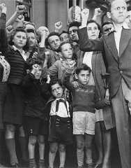 Jewish displaced persons protest Britain's decision to send back to Germany the Jewish refugees from the ship 