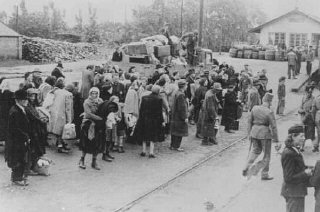 Zsidók deportálása. Kőszeg, Magyarország, 1944. július.