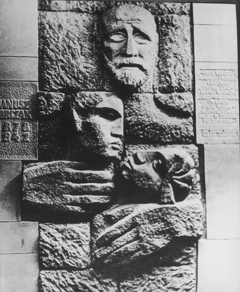 Sculpture memorializing Janusz Korczak