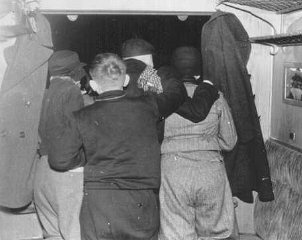 Jewish refugee children leave Berlin